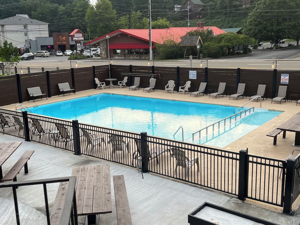 Sleepy Bear Motel - photo 12