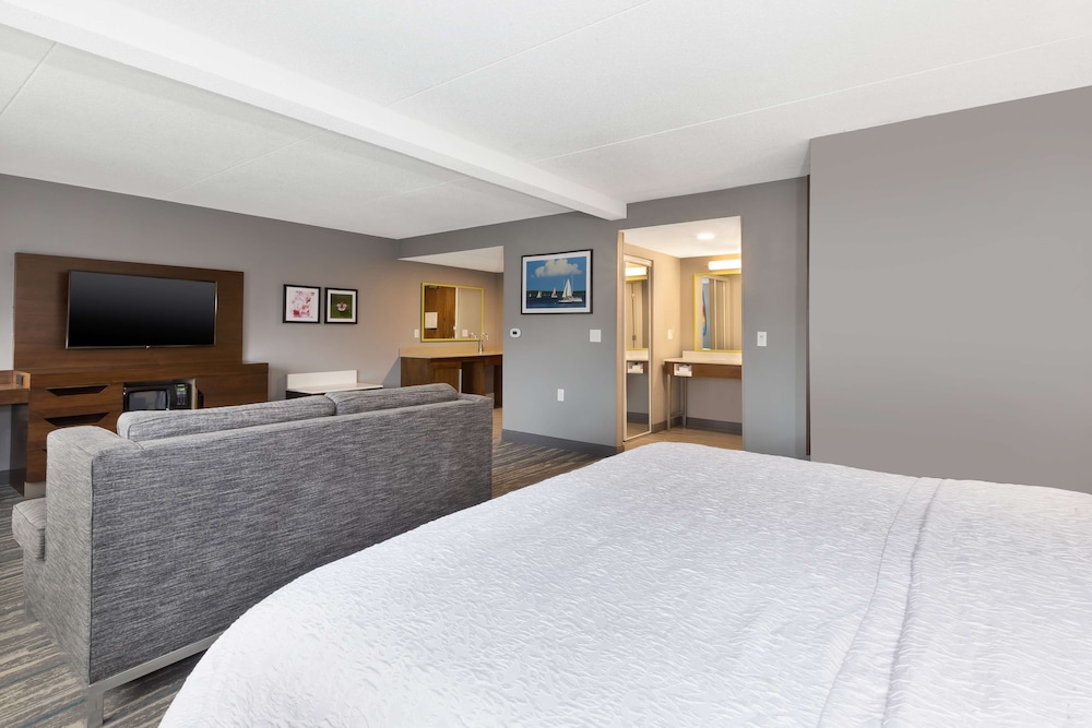 Hampton Inn Traverse City - photo 25
