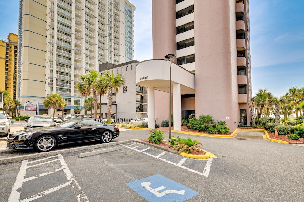 Central Myrtle Beach Condo with Ocean View Balcony — 4-Star Luxury Hotel in Myrtle Beach, United States