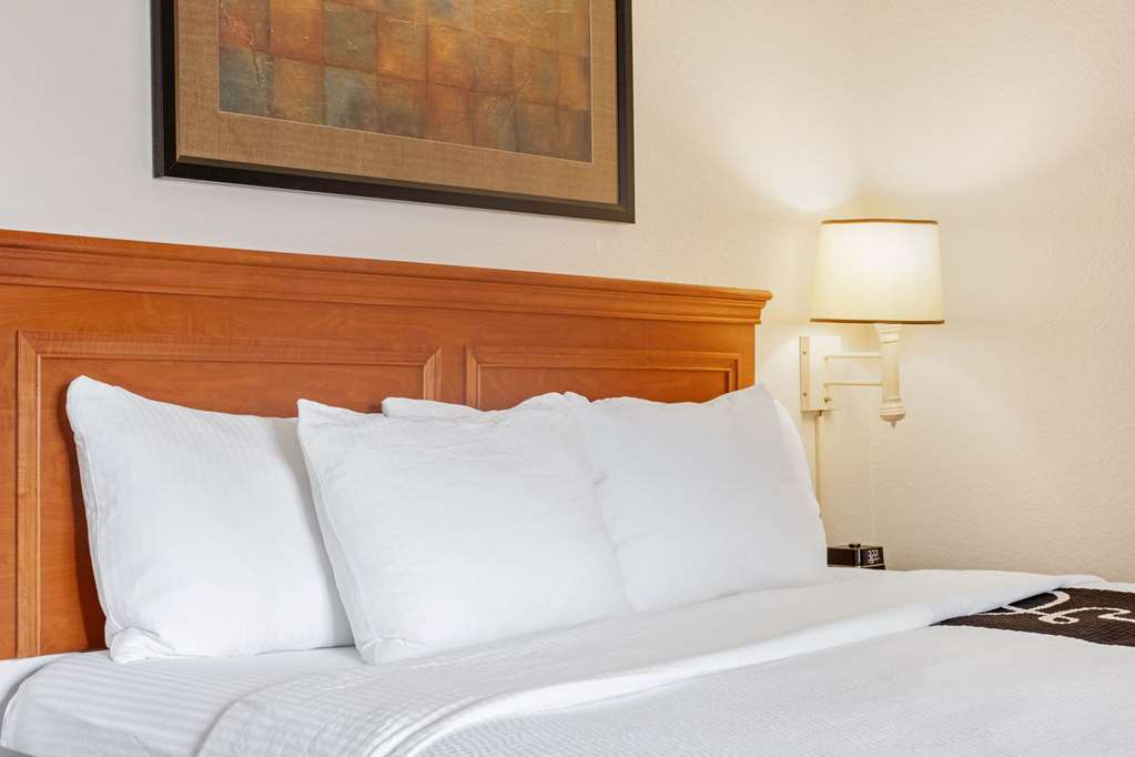 La Quinta Inn & Suites by Wyndham Ft. Lauderdale Plantation - photo 16