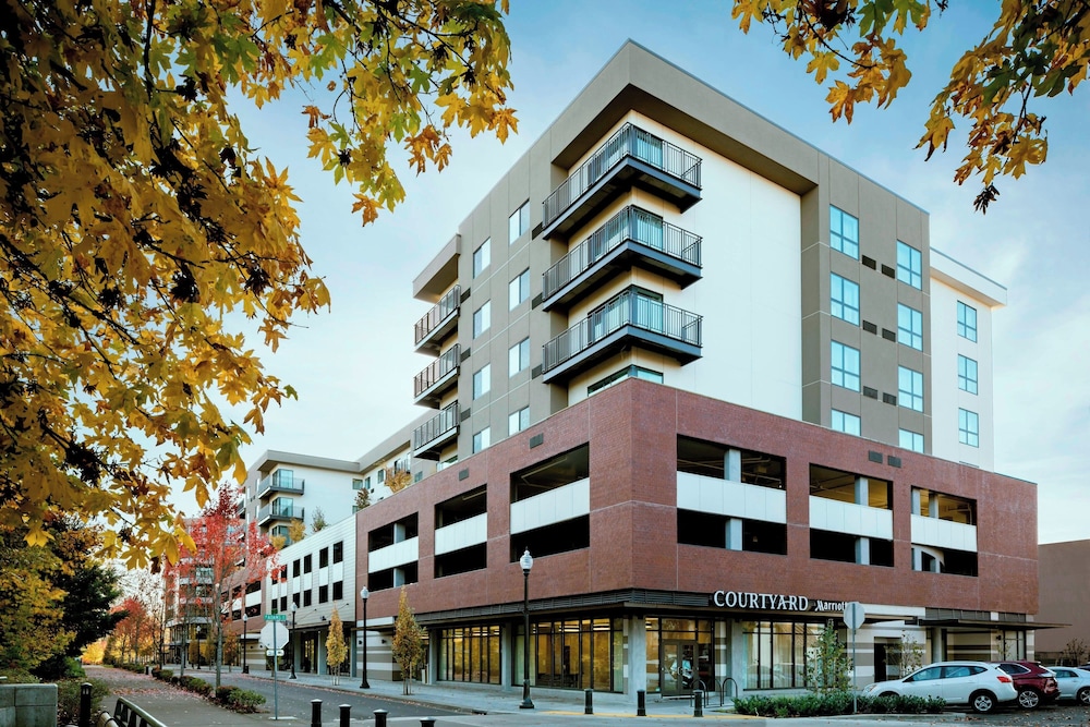Courtyard by Marriott Corvallis - carbon neutral hotel in Corvallis