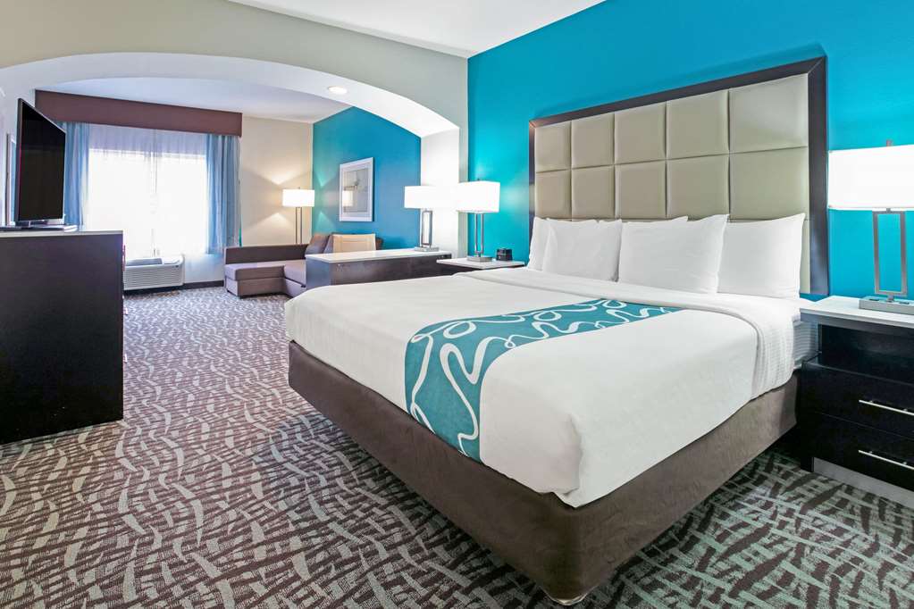 La Quinta Inn & Suites by Wyndham Paris - photo 23