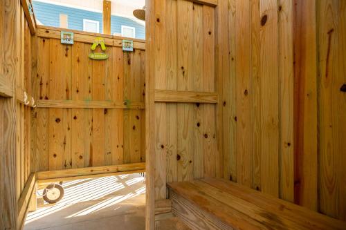 A Pawsitive Attitude by Oak Island Accommodations - photo 41