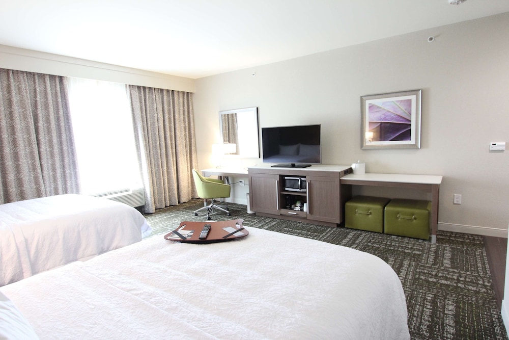 Hampton Inn & Suites Dallas Market Center - photo 11