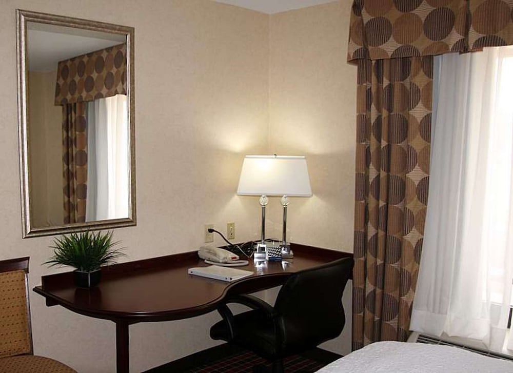 Hampton Inn & Suites Dayton Airport - photo 20