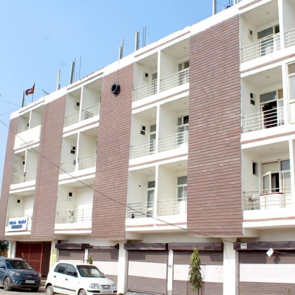 Hotel Noida Stay - last minute hotel in Noida