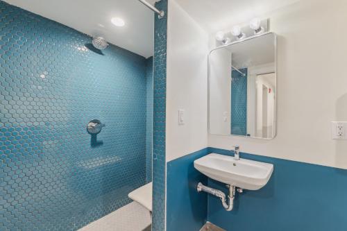 Meco Hotel Hostel - photo 12