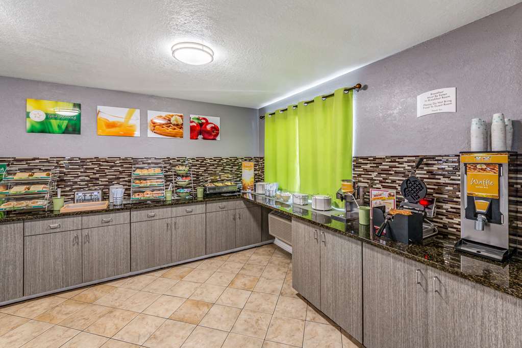 Quality Inn I 10 East near Frost Bank Center - photo 30