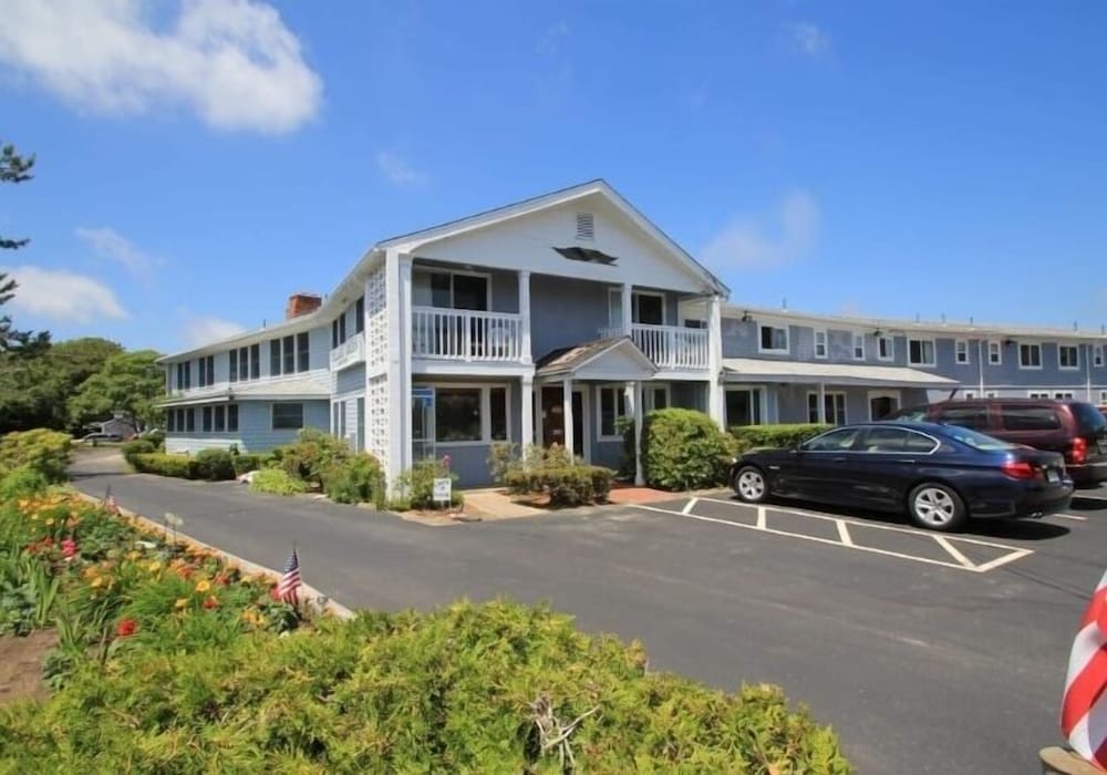 Village Green Motel in South Yarmouth, United States