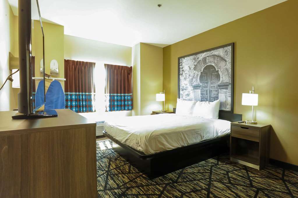 Super 8 by Wyndham San Antonio Airport North - photo 11