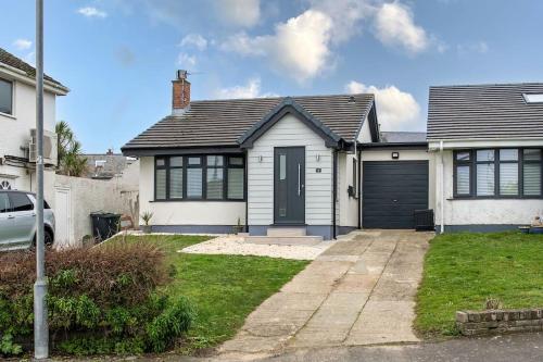 Fully refurbished holiday cottage in Rhosneigr — 4-Star Luxury Hotel in Rhosneigr, United Kingdom