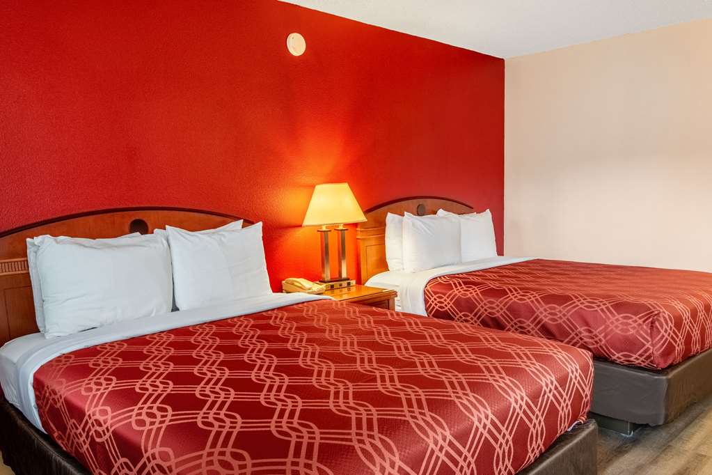 Econo Lodge Inn & Suites Madras - photo 24