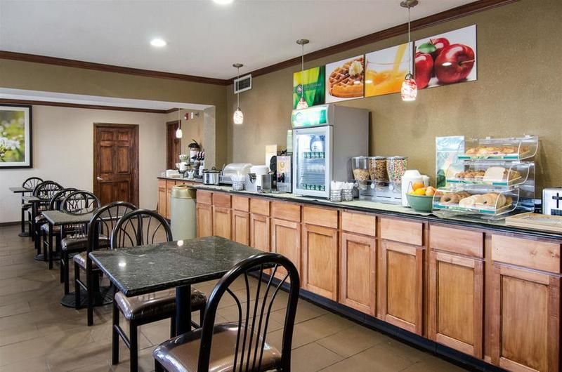 Quality Inn Merriam Kansas City - photo 33