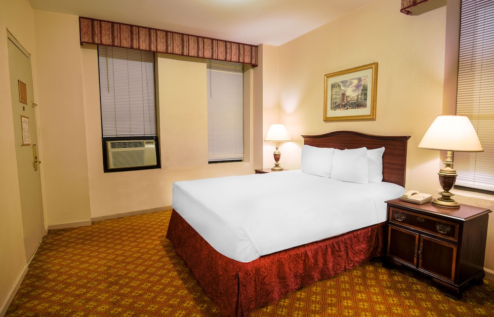 Night Hotel Broadway - photo 28
