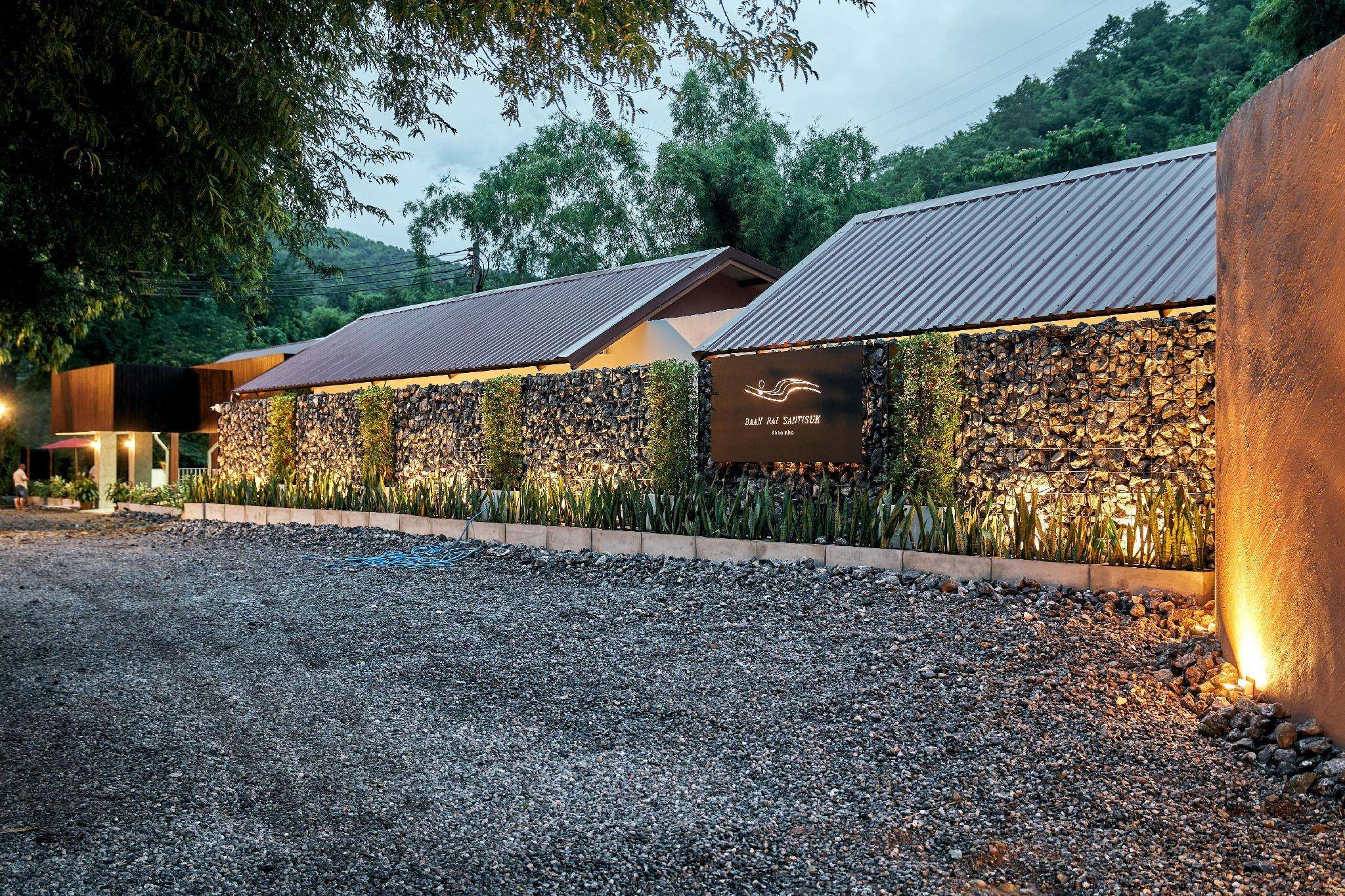 Baan Rai Santisuk — hotel in Lom Sak