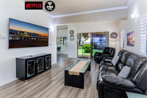 Keith's Place 1 of the 3 most popular units on Bribie — 4-Star Luxury Hotel in Bongaree, Australia