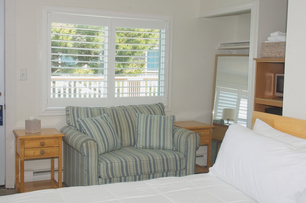 Vineyard Harbor Motel Private Beach - photo 158