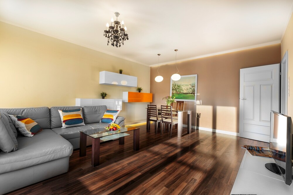 Apartamenty Aparts — 4-Star Luxury Hotel in Lodz, Poland