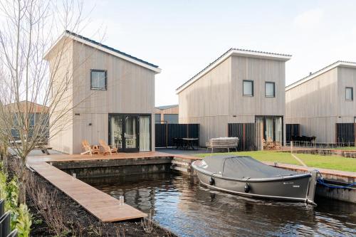 Waterlodge in Heeg Relax sail and enjoy — hotel in Heeg