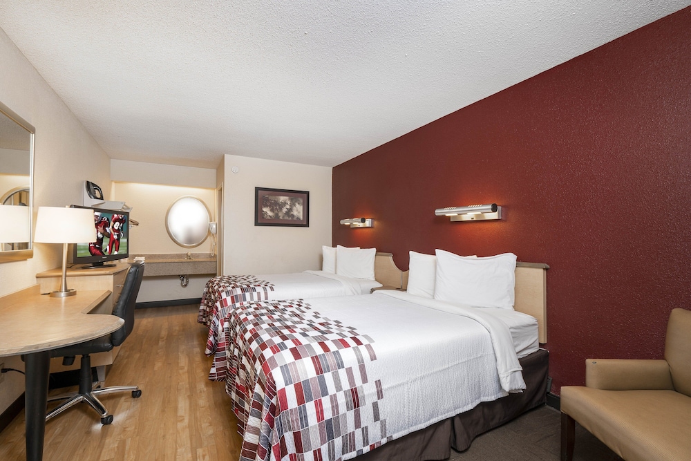 Red Roof Inn Cleveland Mentor Willoughby - photo 15