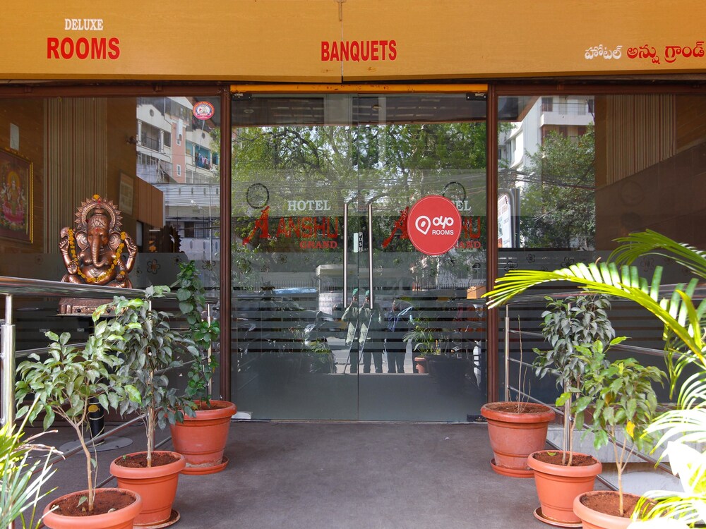 Super Townhouse Narayanaguda Metro Station Formerly Hotel Anshu Grand — 4-Star Luxury Hotel in Hyderabad, India