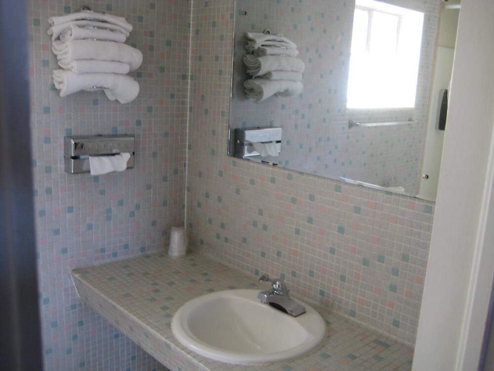 El Capitan Motel - photo 47
