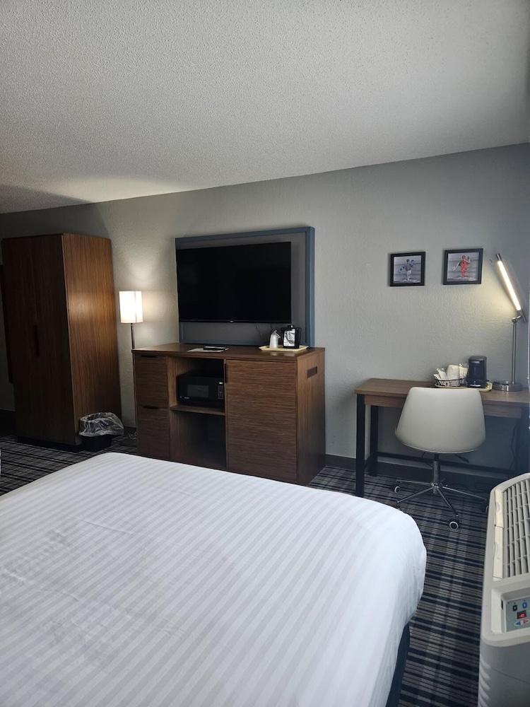 AmericInn by Wyndham Albert Lea - photo 12
