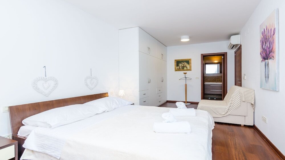 Blue Lagoon Apartment