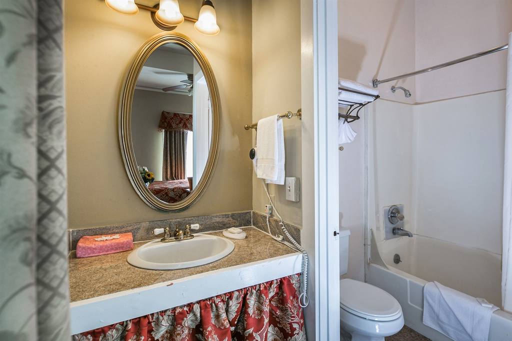 Rose Garden Inn - photo 33