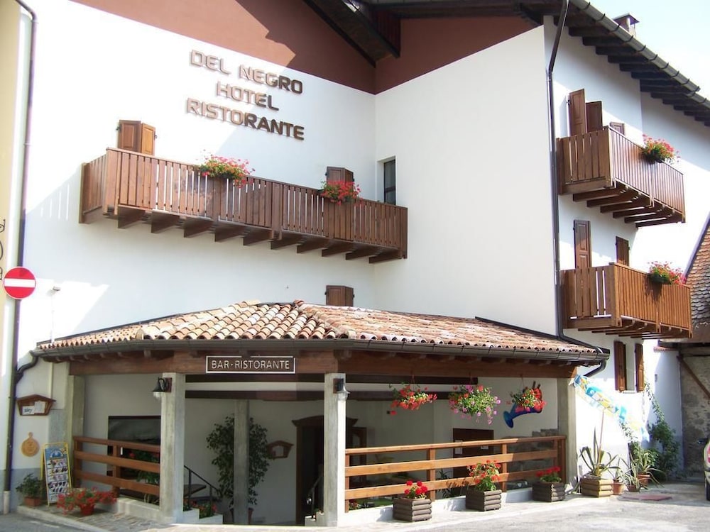 Hotel Del Negro — hotel in Sutrio