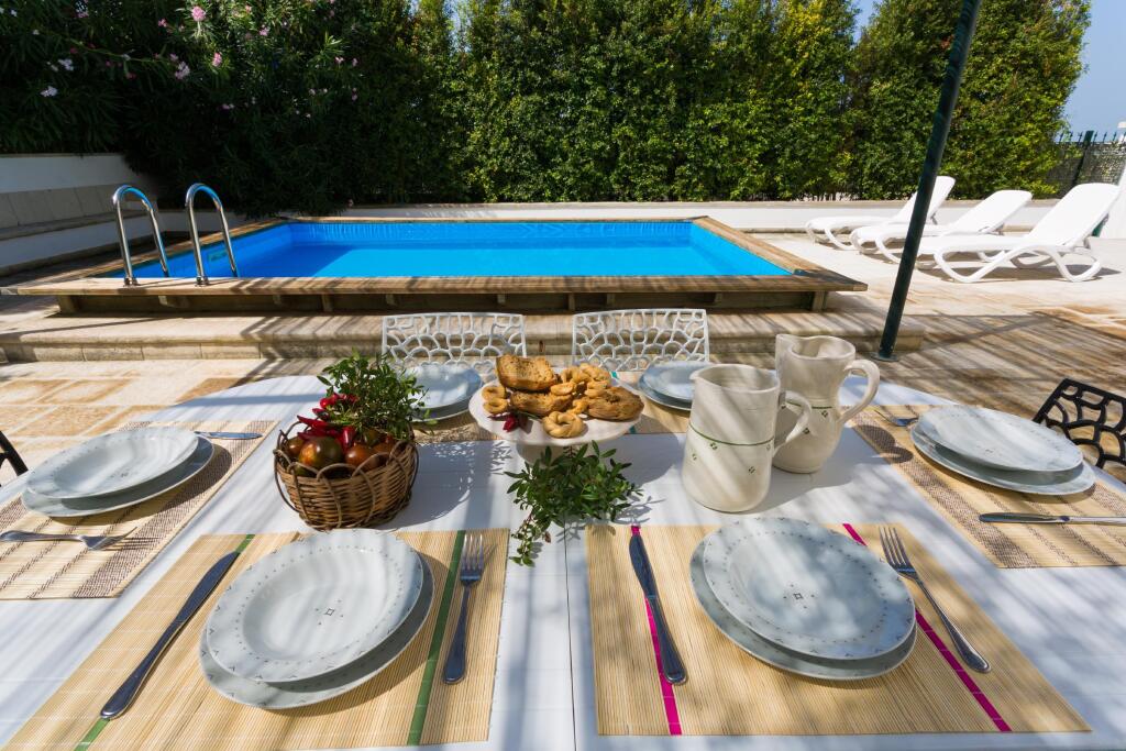 Country pool house — 4-Star Luxury Hotel in Casarano, Italy