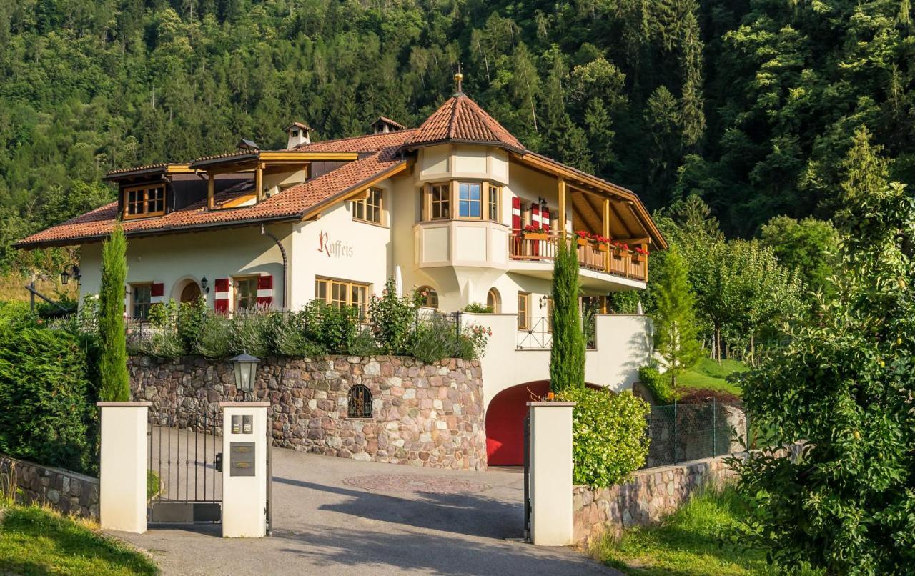 Weingut & Apartments Weitgruber Raffeis — 4-Star Luxury Hotel in Merano, Italy