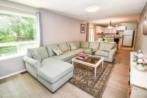Lake Simcoe 4 Bedroom Family Home Ideal Toronto Area Retreat — 4-Star Luxury Hotel in Innisfil, Canada