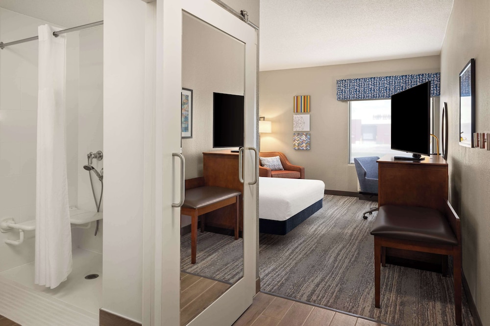 Hampton Inn Minneapolis NW Maple Grove - photo 3