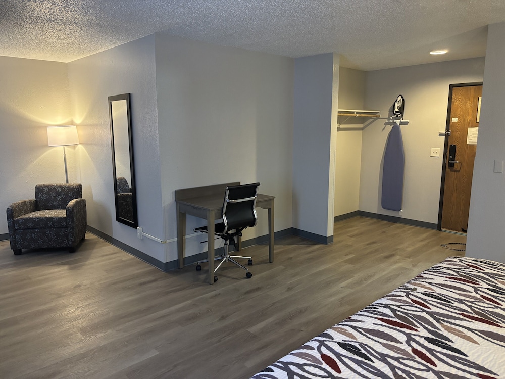 Super 8 by Wyndham Hammond North - photo 20