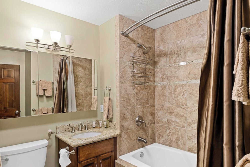 Sutter Ln by Avantstay Beautifully Remodeled Kitchen 4cabin chic Bedrooms - photo 40