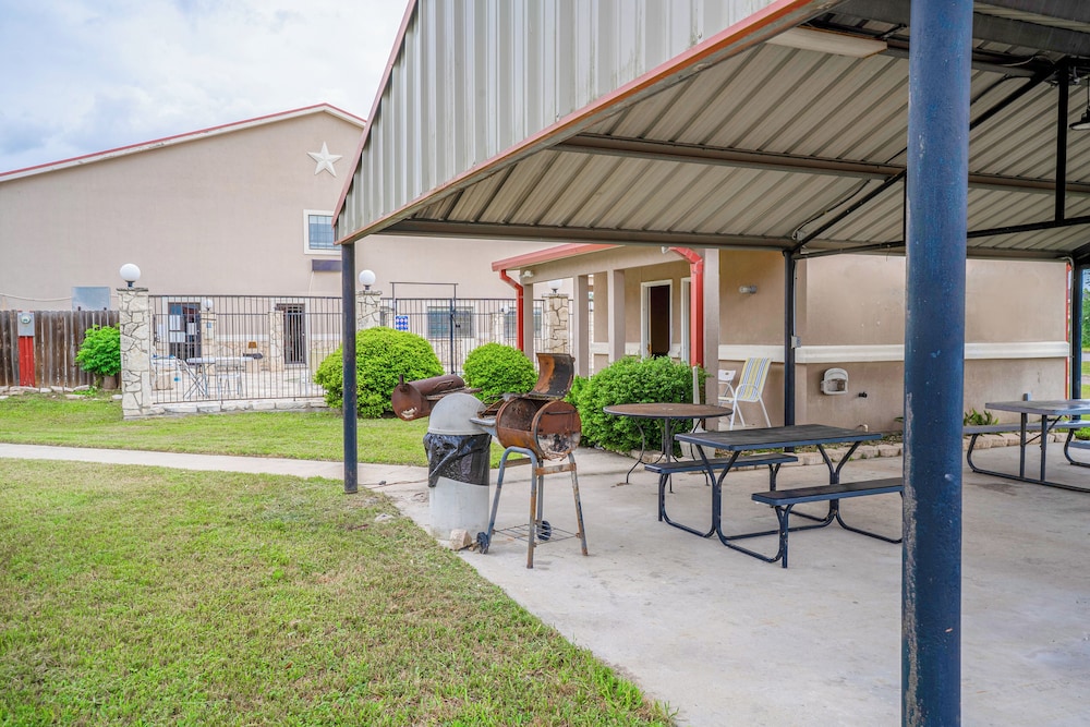 Texan Inn By Oyo Beeville Us 181 - photo 106
