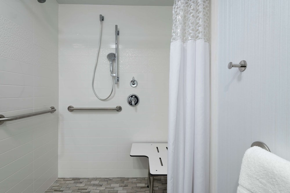 Hampton Inn Waldorf - photo 19