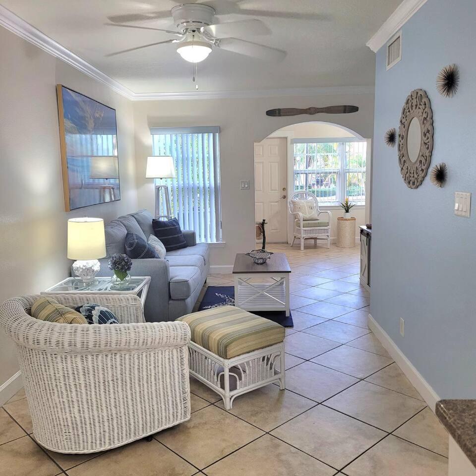 Beach Condo — 4-Star Luxury Hotel in Indian Shores, United States