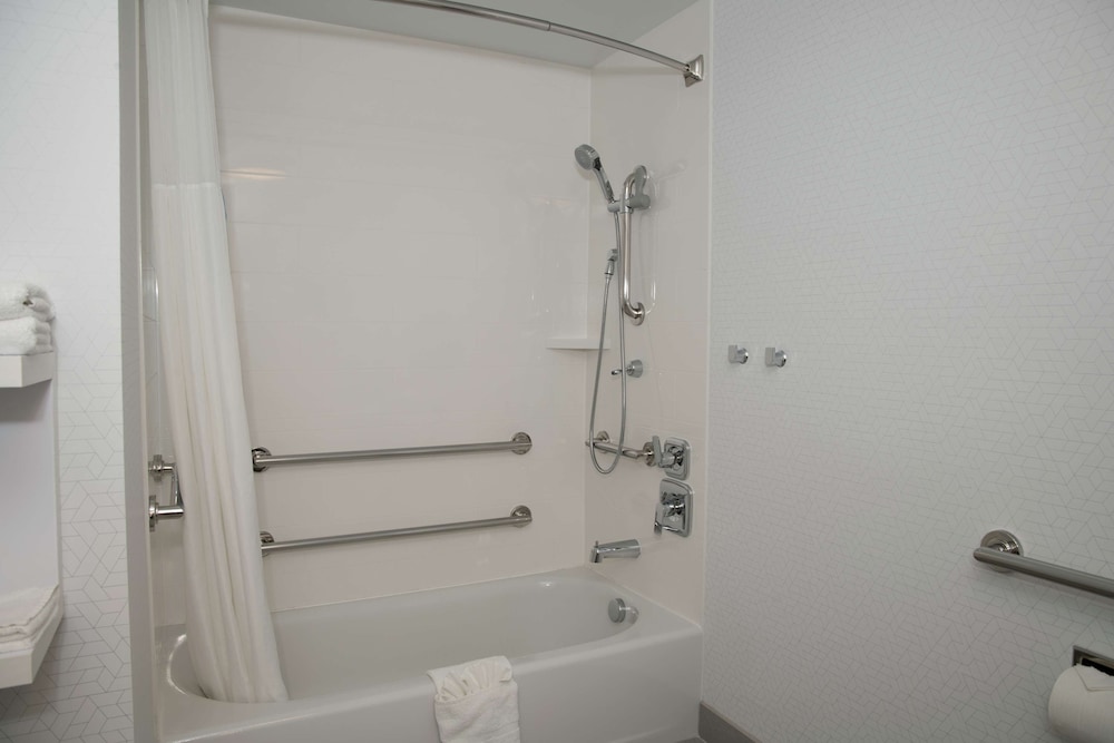 Hampton Inn & Suites Los Angeles Sherman Oaks - photo 40
