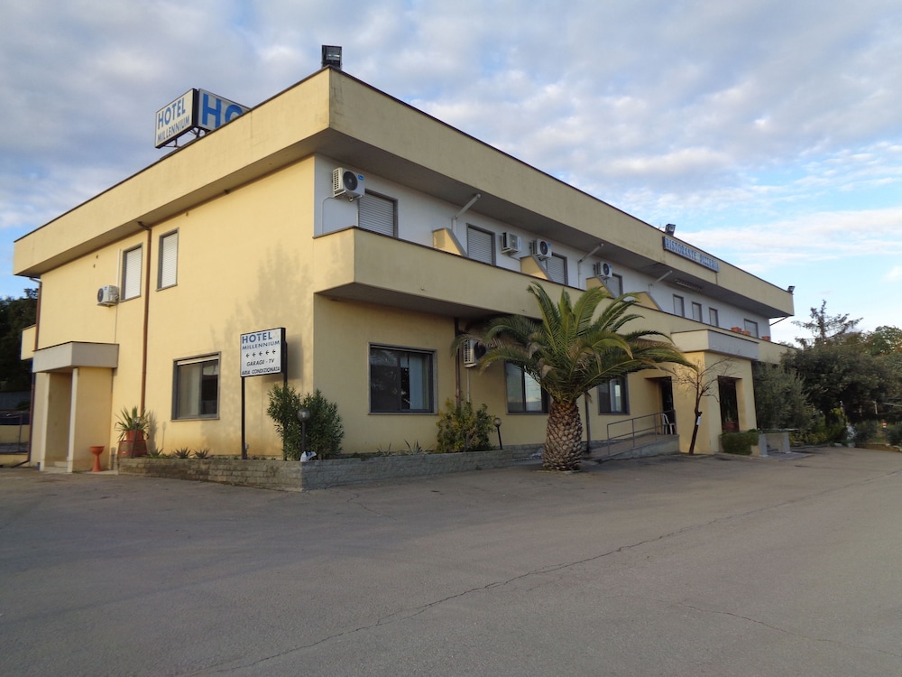 Hotel Millennium — hotel in Orte