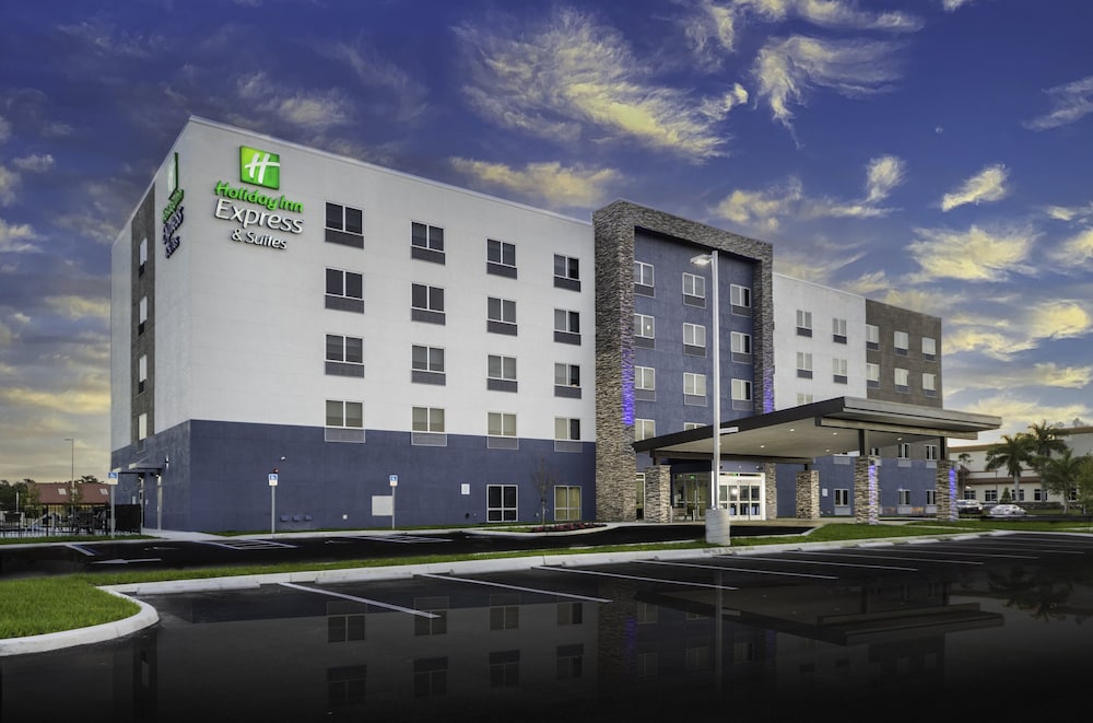 Holiday Inn Express & Suites Fort Myers Airport by IHG in Fort Myers, United States