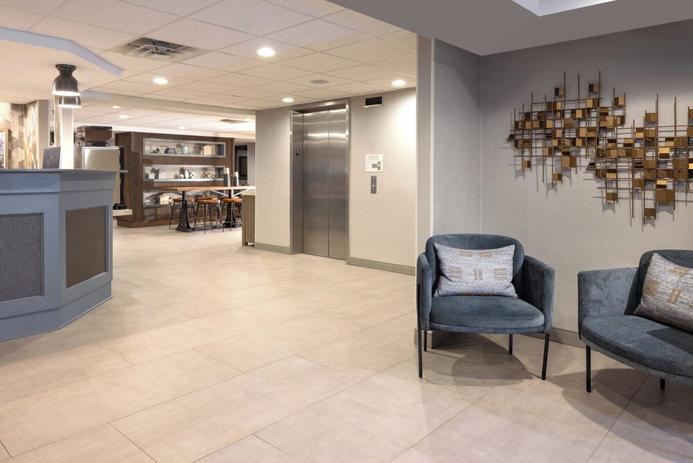 Holiday Inn Express South Burlington Downtown - photo 37