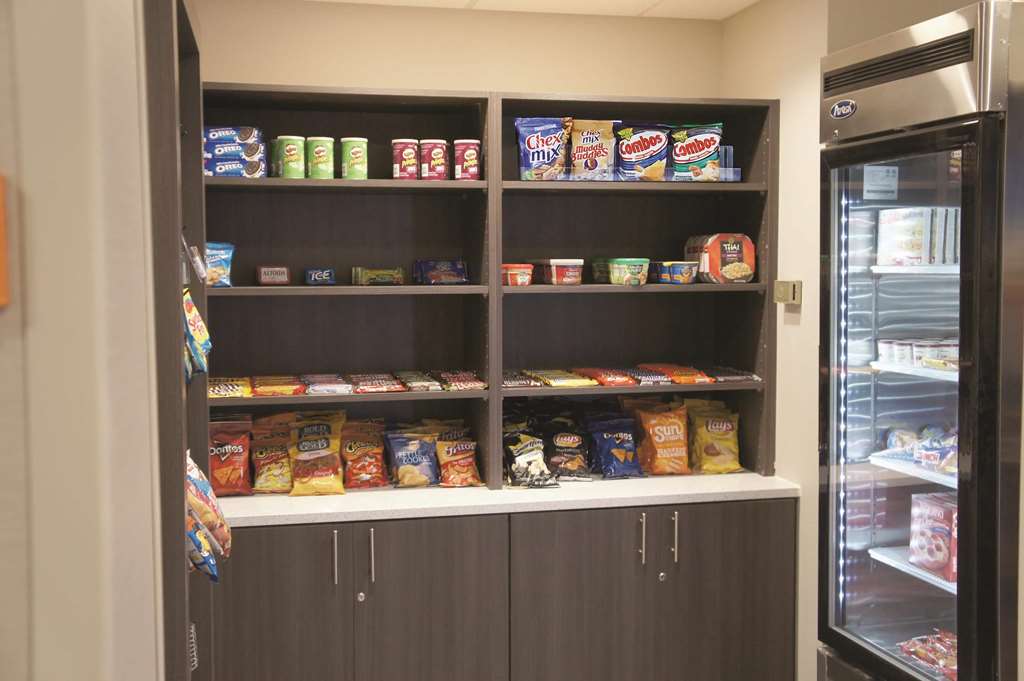 La Quinta Inn & Suites by Wyndham Wichita Airport - photo 12
