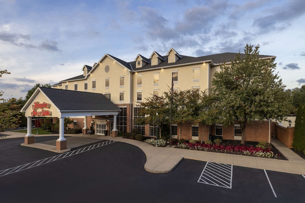 Hampton Inn & Suites State College at Williamsburg Square - featured photo
