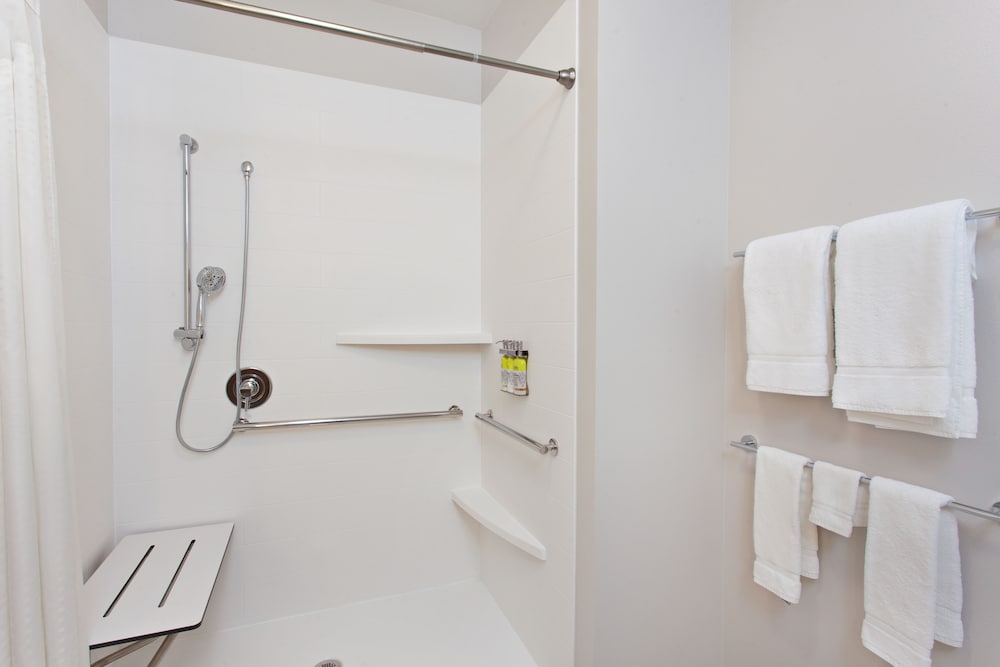 Holiday Inn Express & Suites Moses Lake by IHG - photo 18