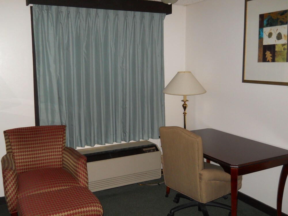 Value Inn Milwaukee Airport South - photo 10