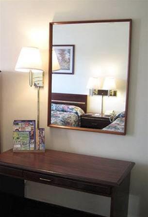Red Carpet Inn Endicott Binghamton - photo 11