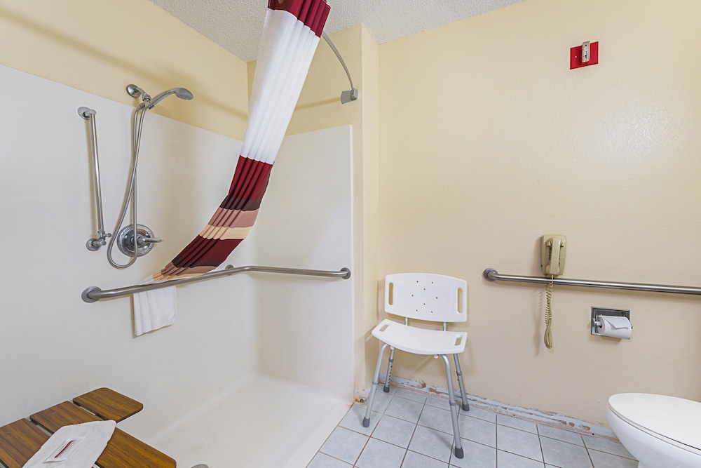 Red Roof Inn Auburn - photo 23