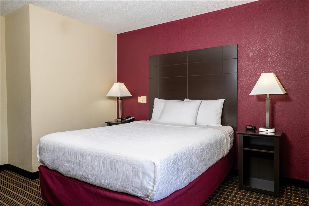 Baymont Inn & Suites by Wyndham Mukwonago - photo 31